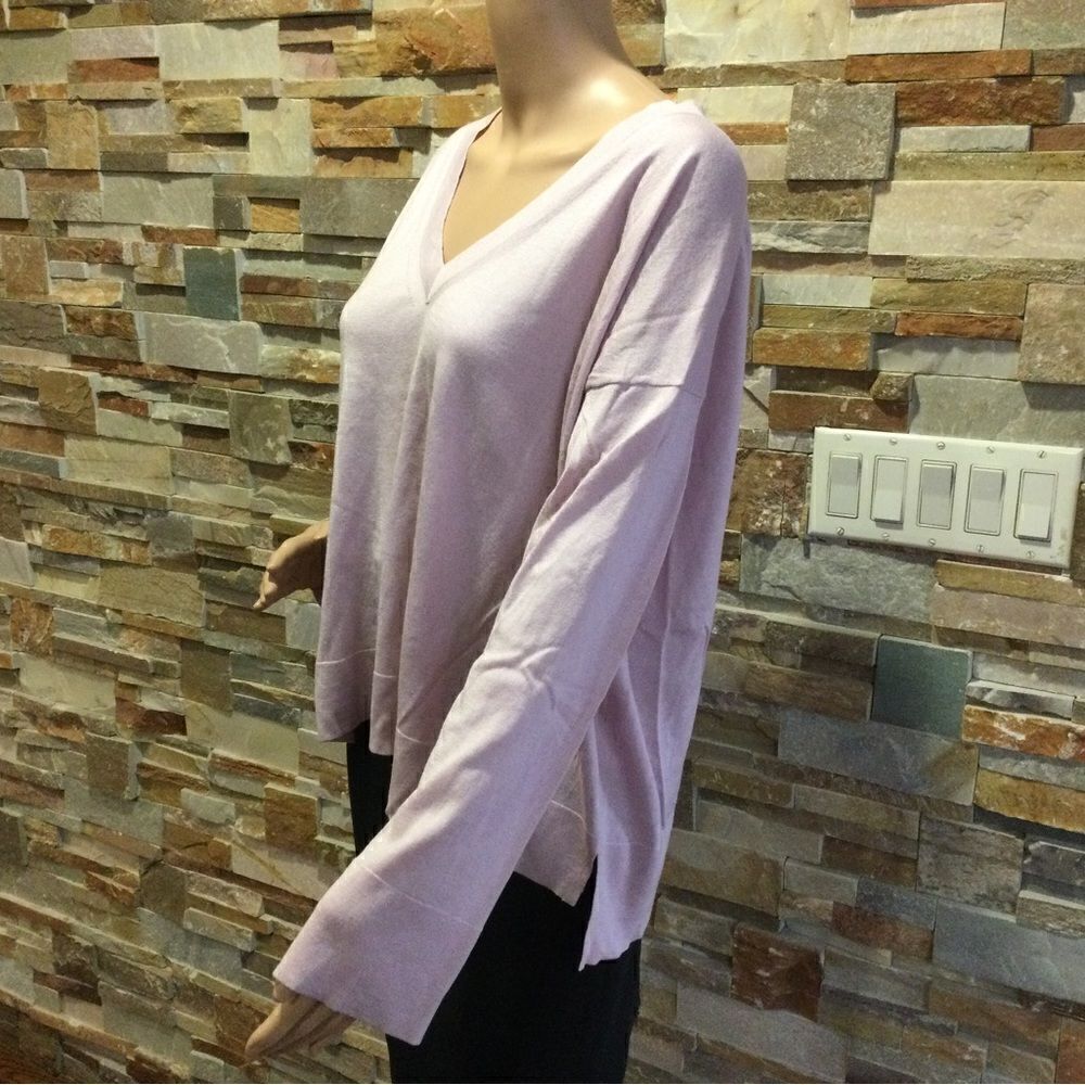 NAADAM V-Neck Sweaters - Picture 2 of 11